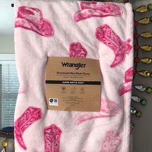 NWT Wrangler Pink Cowboy Boot & Hats Plush Throw
